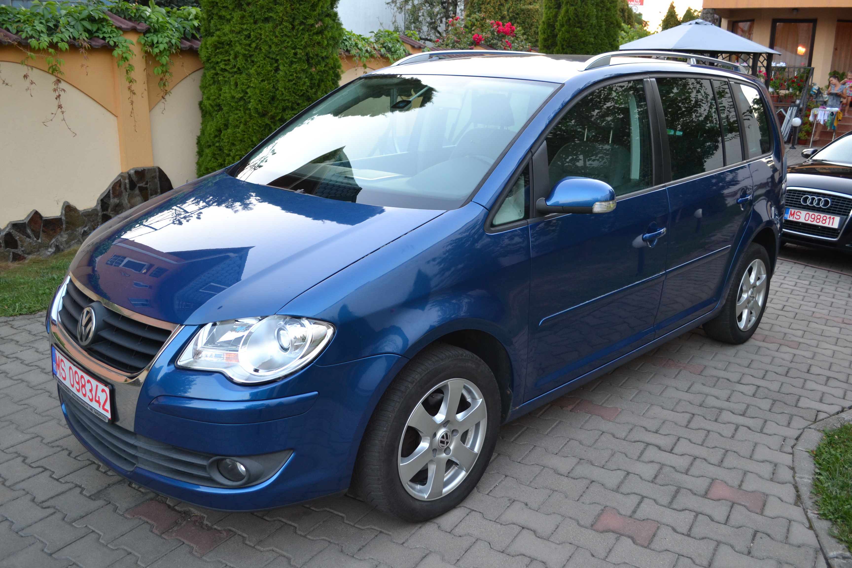VW TOURAN 2.0TDI 7 LOCURI!! CLIMATRONIC!!JENTI ALU!! EURO4!! VW TOURAN 2.0TDI 7 LOCURI!! CLIMATRONIC!!JENTI ALU!! EURO4!!