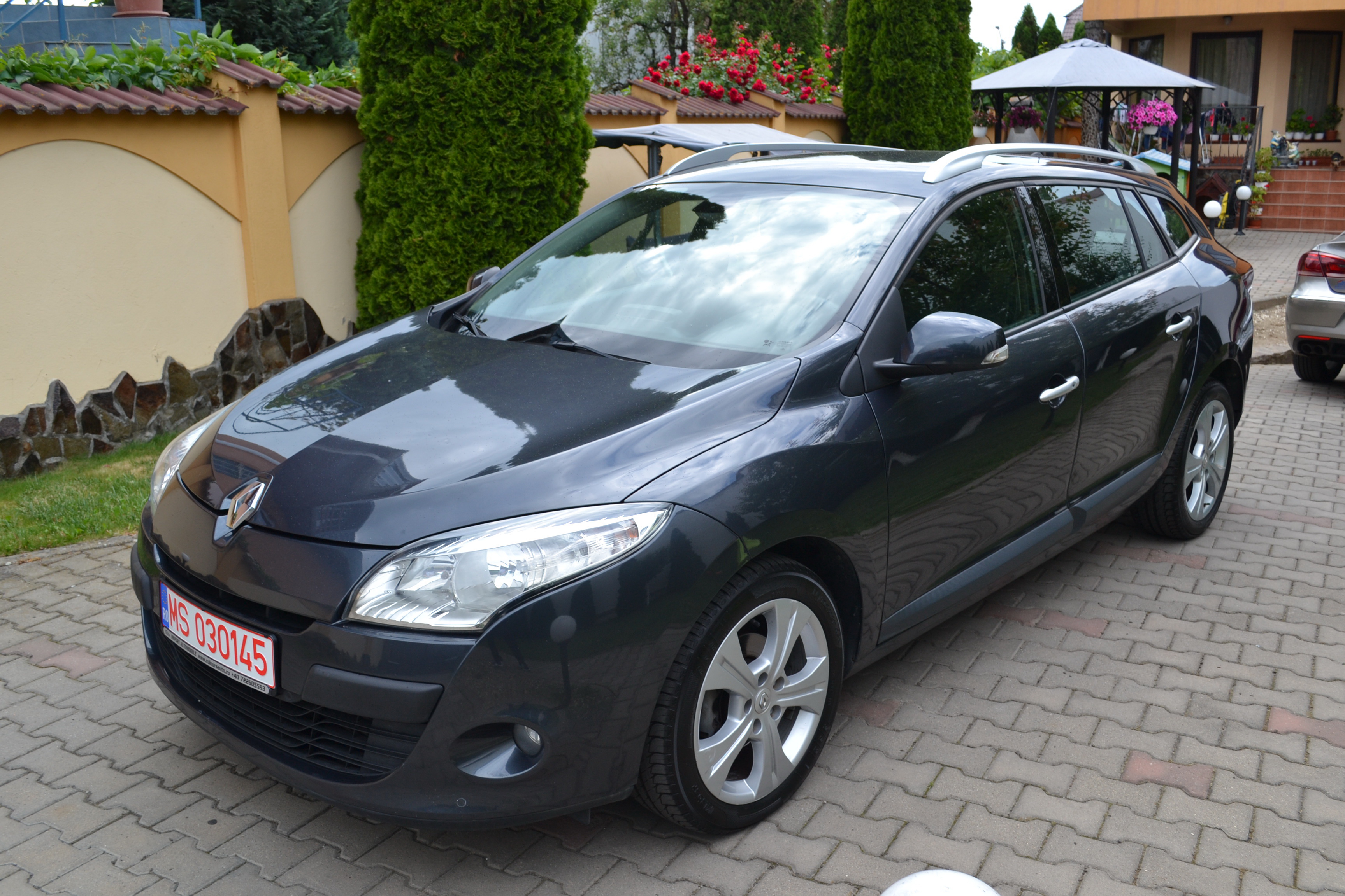 Renault MEGANE 1.5 dci DYNAMIQUE!!NAVIGATIE!!CLIMATRONIC!!KEYLES GO!!JENTI ALU!! Renault MEGANE 1.5 dci DYNAMIQUE!!NAVIGATIE!!CLIMATRONIC!!KEYLES GO!!JENTI ALU!!