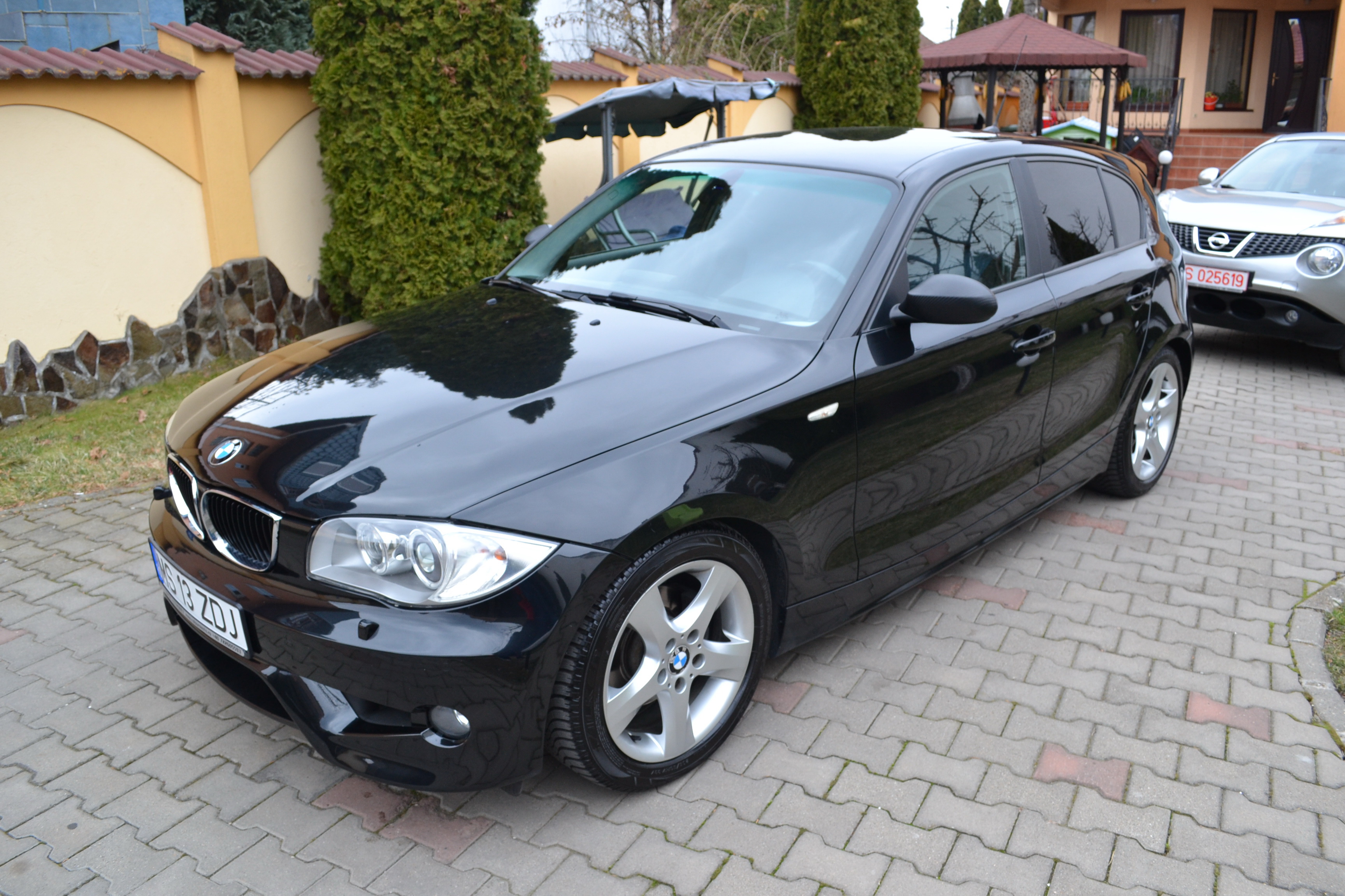 BMW 120d M OPTIC!!AUTOMATIC!!NAVI!!XENON!!JENTI ALU!! INMATRICULAT!! BMW 120d M OPTIC!!AUTOMATIC!!NAVI!!XENON!!JENTI ALU!! INMATRICULAT!!