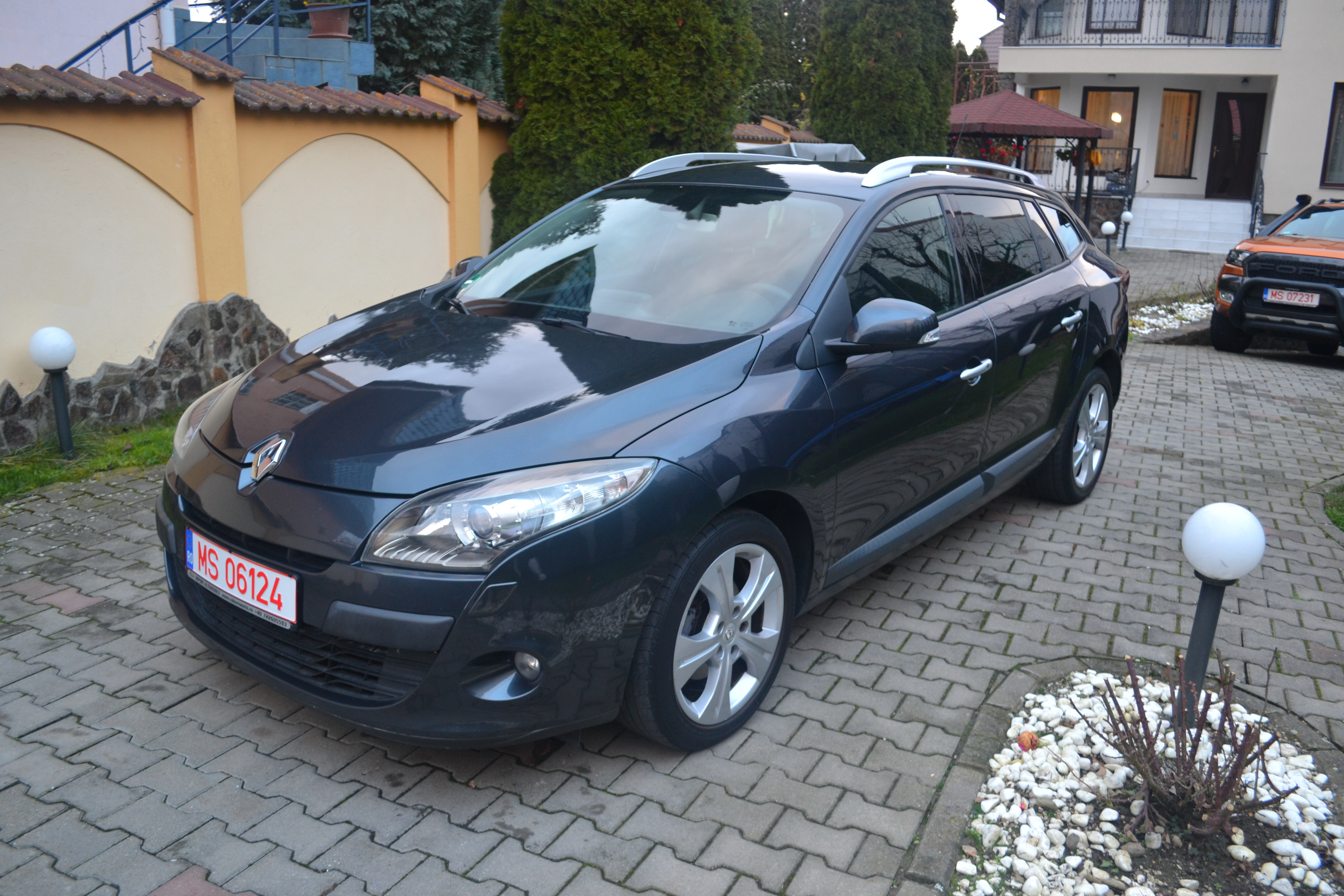 Renault MEGANE 1.9dCi Dynamique Bi-Xenon!! Climatronic!!Jenti alu!!Navigatie!!Euro5!! Renault MEGANE 1.9dCi Dynamique Bi-Xenon!! Climatronic!!Jenti alu!!Navigatie!!Euro5!!