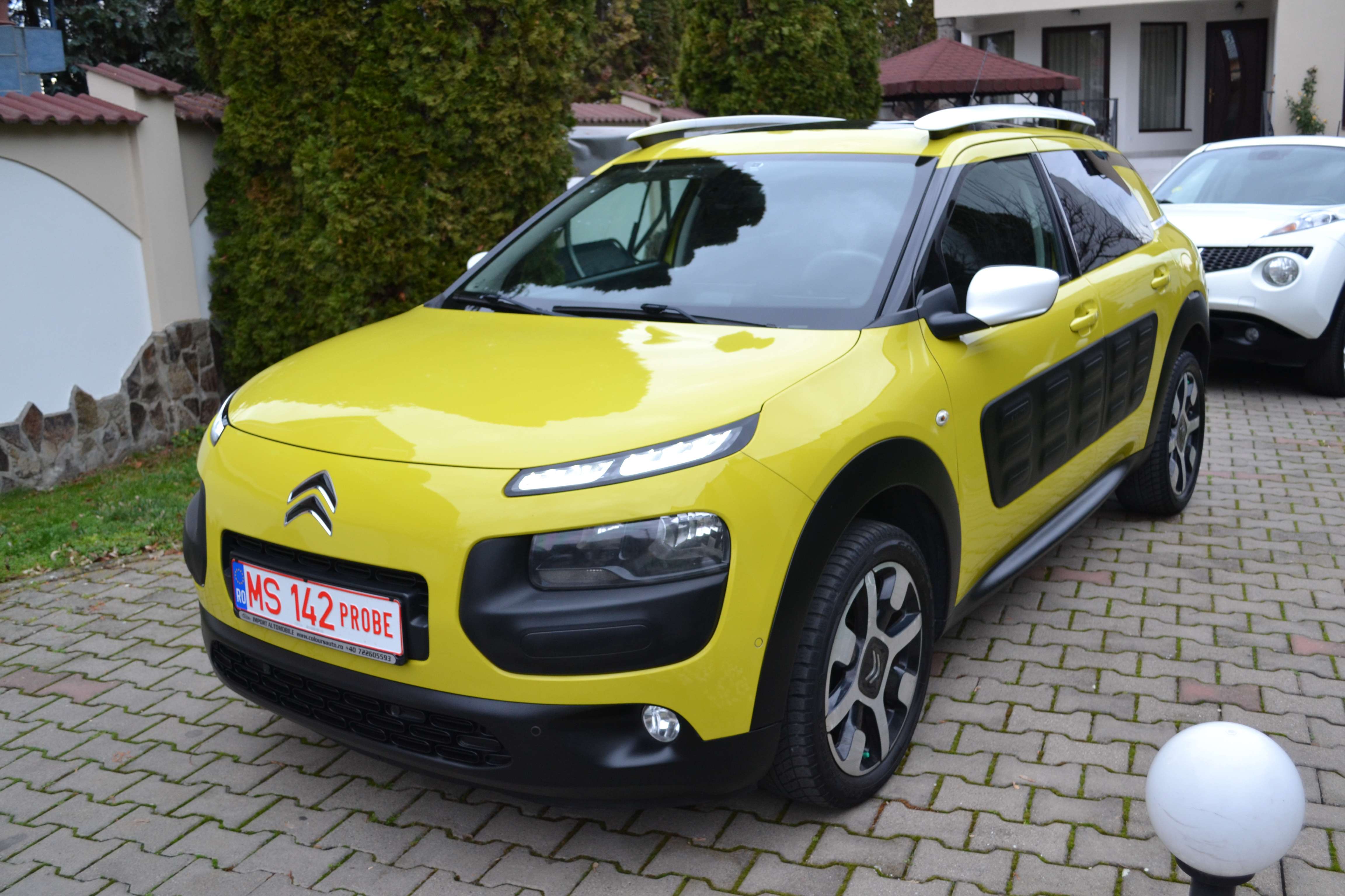Citroen C4 Cactus1.2 e-THP Shine Climatronic!Camera!Navi!Euro 6!